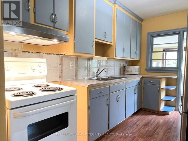 Photo du bâtiment - 831-831 Bronson Ave