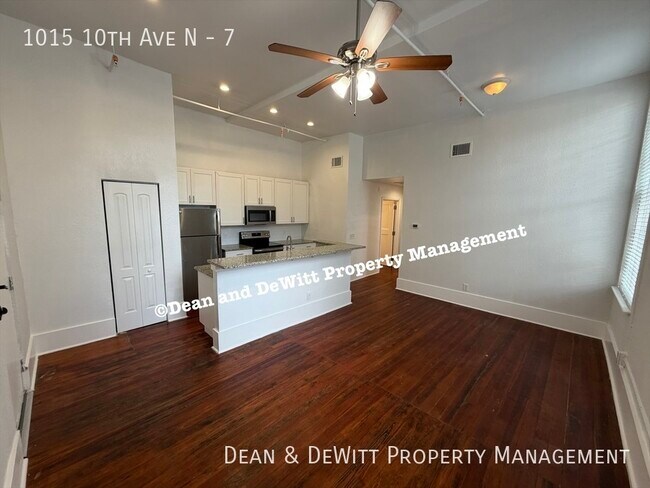 Foto del edificio - 1015 10th Ave N