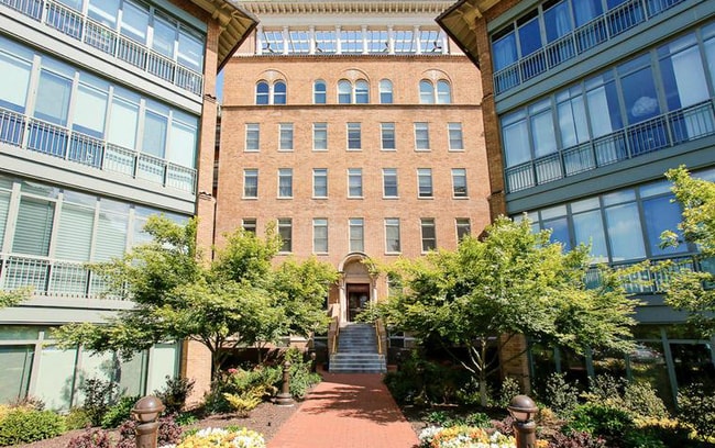 Building Photo - 2425 L St NW