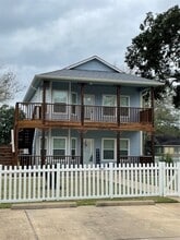 Building Photo - 1018 S Booth Ln