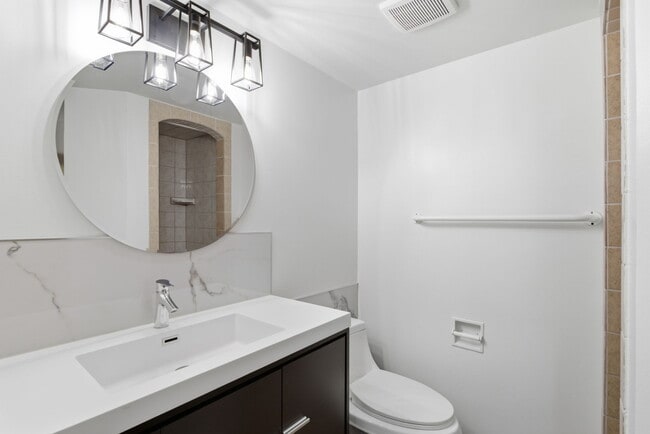 Photo - 364 Sabrina Bay SW (Calgary, AB) House