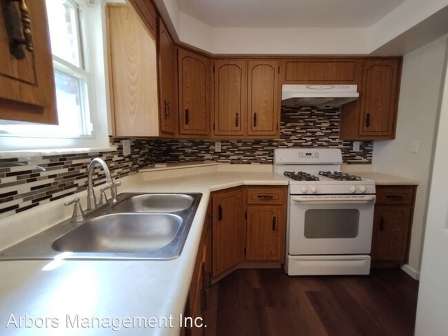 Building Photo - 3 br, 1.5 bath House - 515 St. Andrews Drive