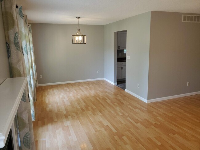 Foto del edificio - 4 bd, 3 ba house, Southwest Columbia, end ...