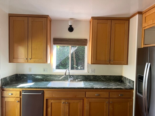Building Photo - Private 3 Bedroom In Carpinteria