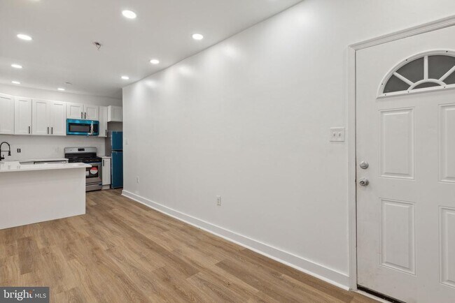 Building Photo - 4928 Walton Ave