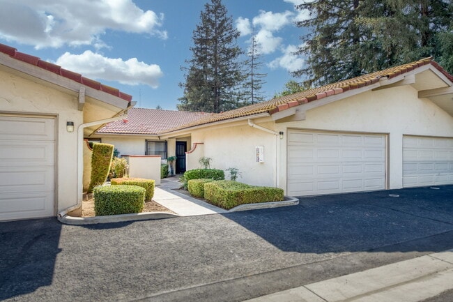 Building Photo - 1538 W Herndon Ave