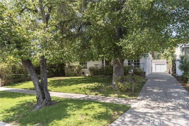 Foto del edificio - 4213 Wilkinson Ave