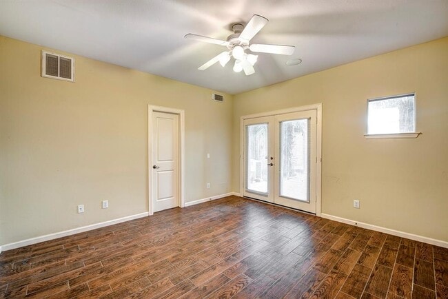 Building Photo - 301 Asbury St
