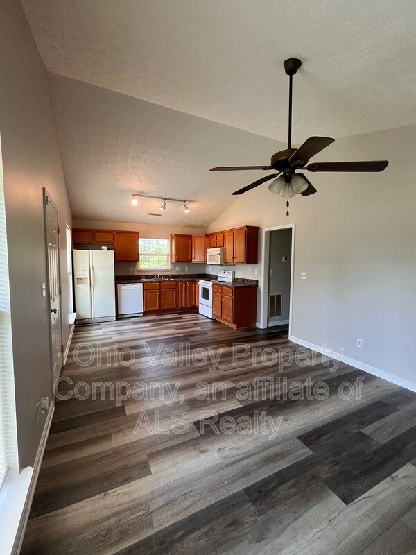 Building Photo - 7097 Columbia Ave