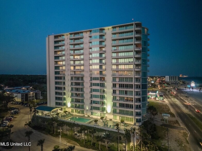 Foto principal - 2060 Beach Blvd