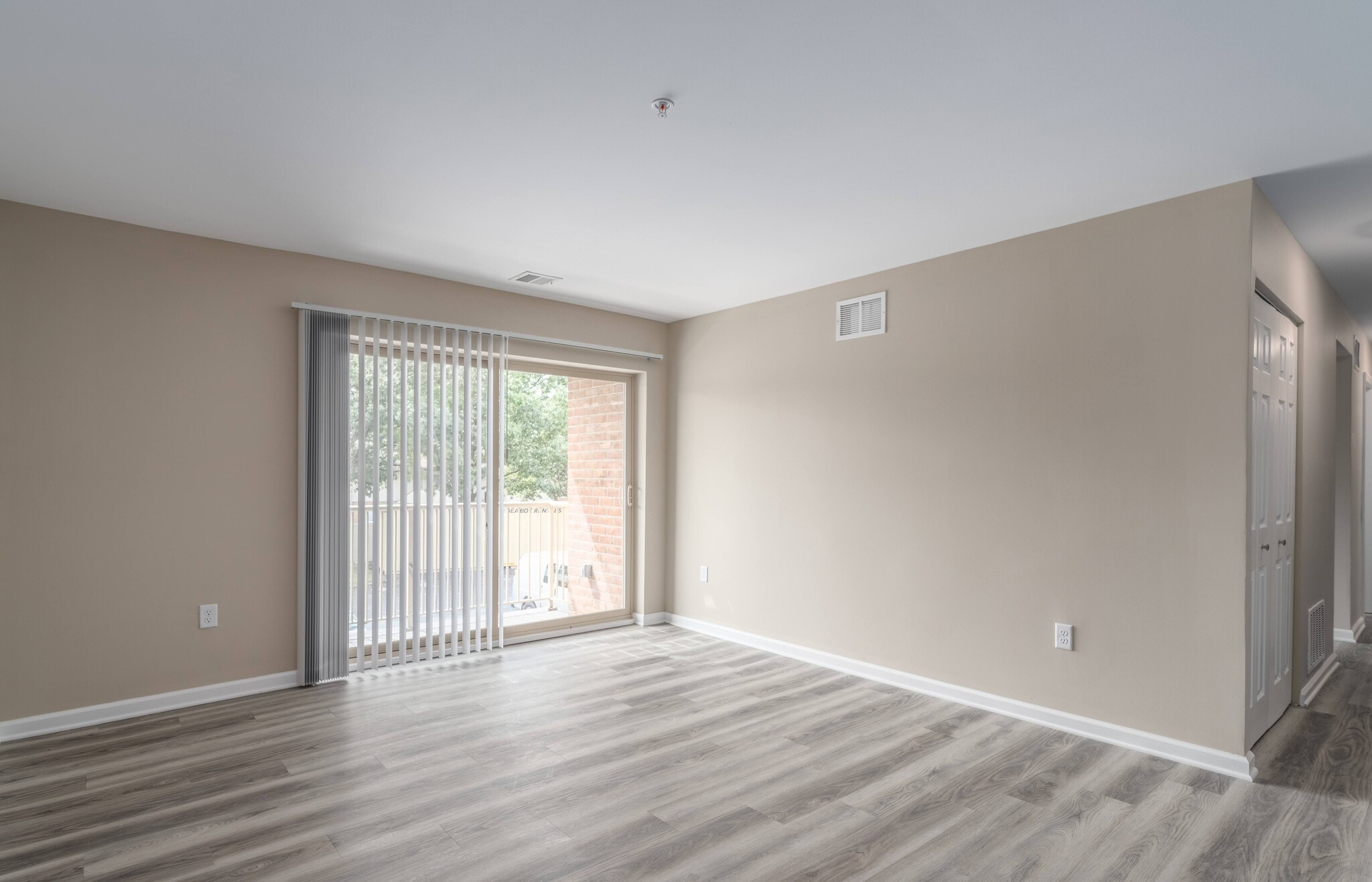 Colonial Crest Apartments photo 2
