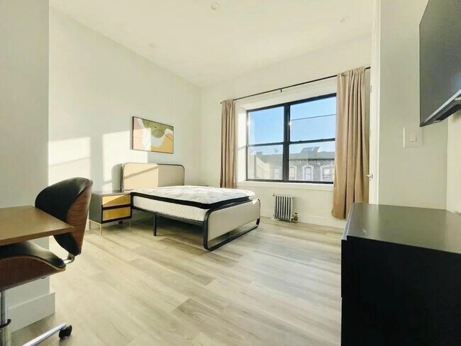 Foto del edificio - Furnished room/NOT APARTMENT