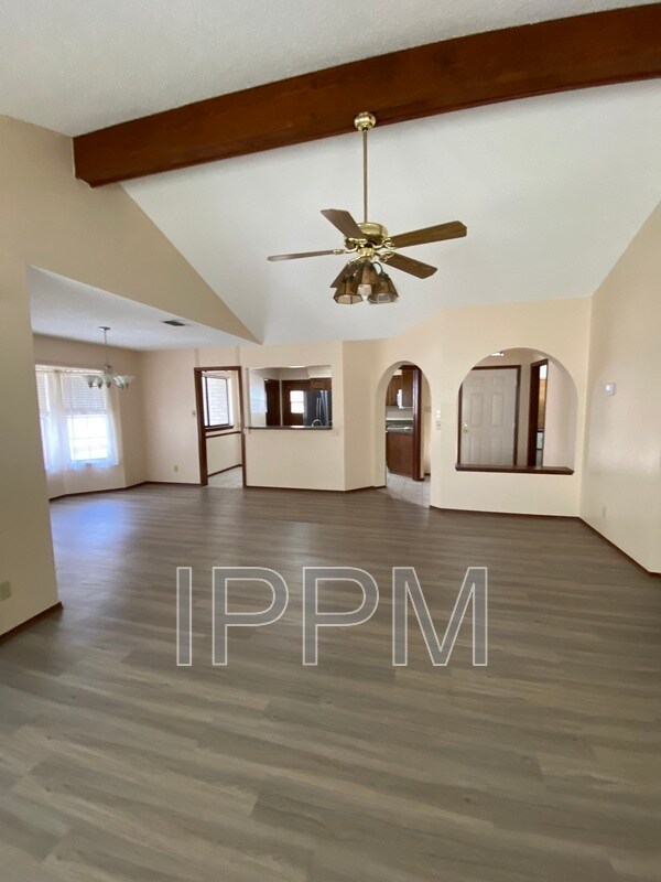 Foto del edificio - 138 Willow Cir
