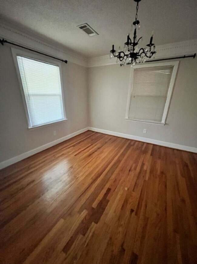 Building Photo - Luxury Ranch Living: Pool, Privacy & Premi...