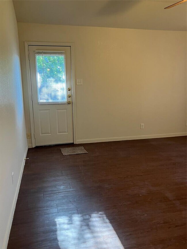 Building Photo - 2606 Lucille Dr