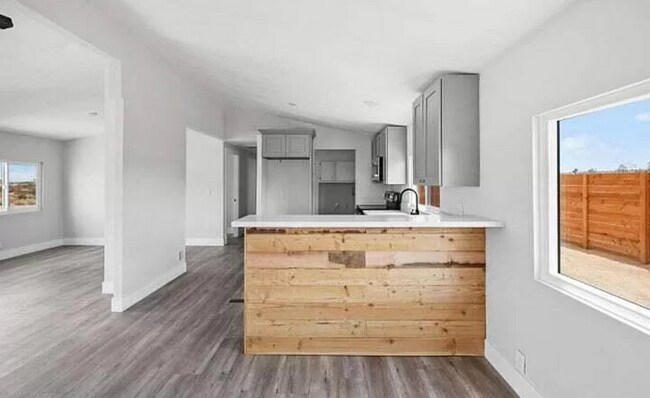Building Photo - 1266 Cambria Ave