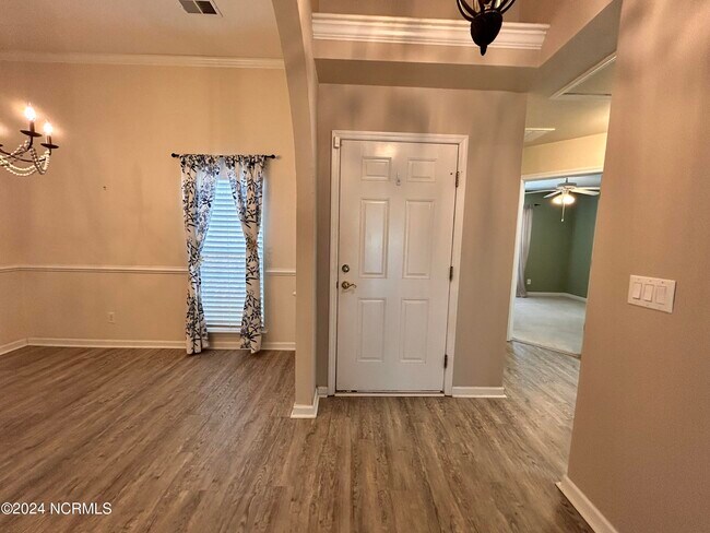 Building Photo - 843 Sandpiper Bay Dr SW