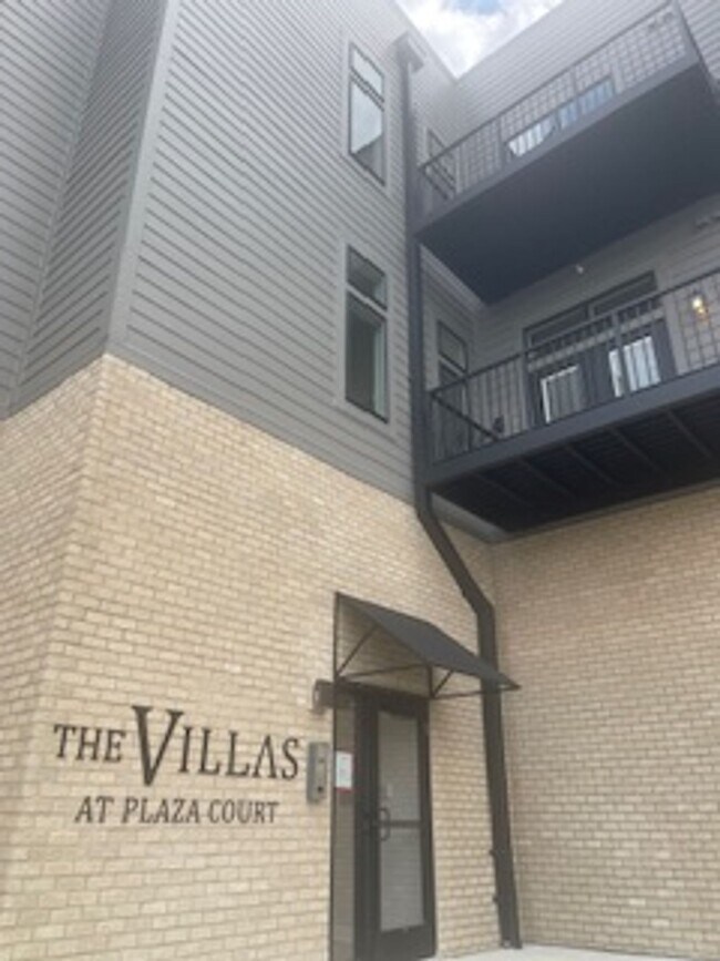 Building Photo - 1305 Plaza Court