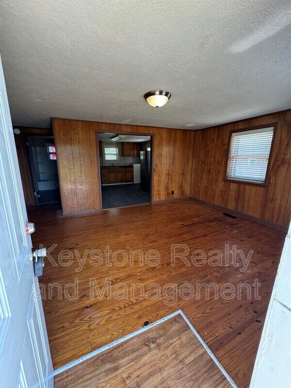 Building Photo - 106 Dickerson Ln