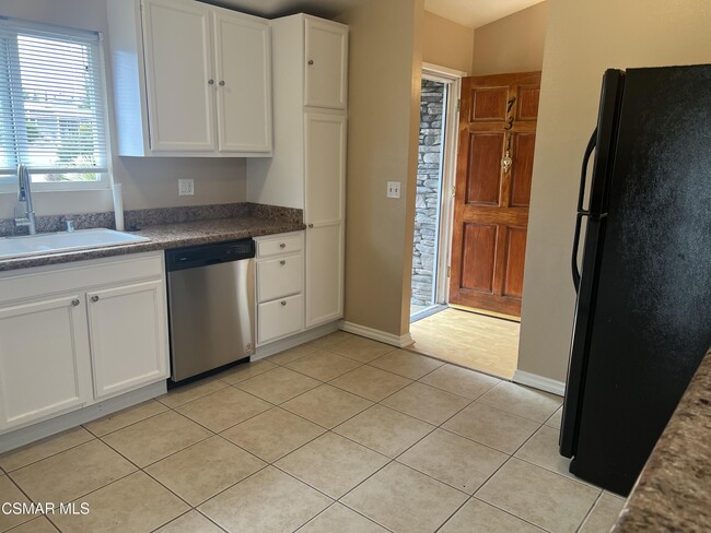 Building Photo - 731 Tudor Cir