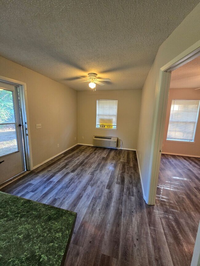 Foto del edificio - 734 8th St SE