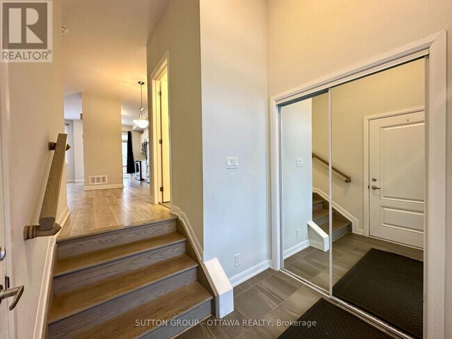 Building Photo - 2032 Caltra Cres