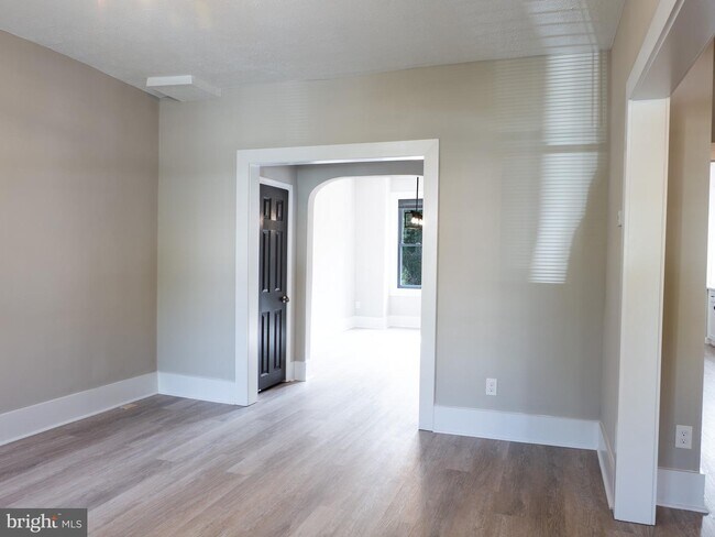 Building Photo - 2483 Shirley Ave
