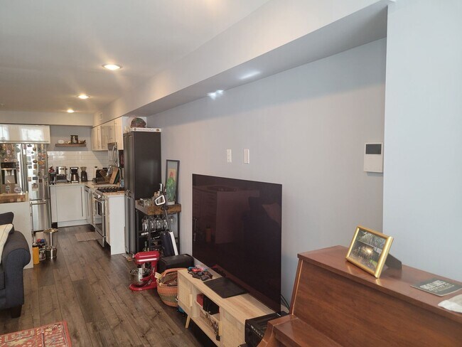 Building Photo - Lovely 2 BR/2 BA 1st Level Condo in Shaw!