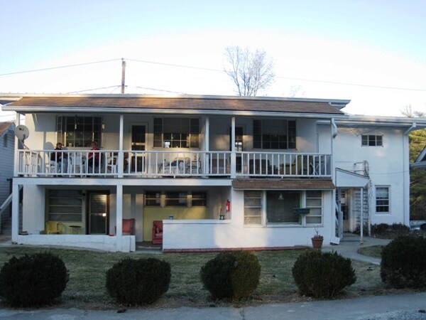 Primary Photo - Building 2