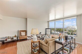 Building Photo - 322 Karen Ave