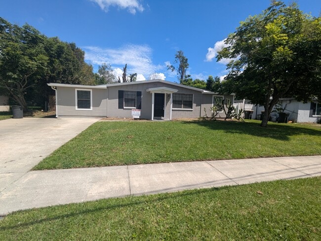 Building Photo - 6941 Delisle Dr
