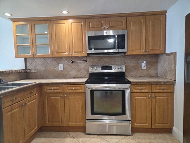 Foto del edificio - 5880 Collins Ave