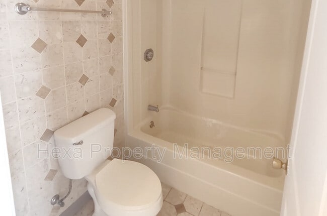 Foto del edificio - 2511 Farm to Market 646 Rd N