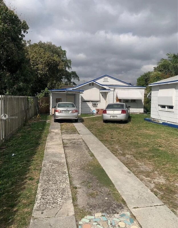 Primary Photo - 928 NW 23rd Ct