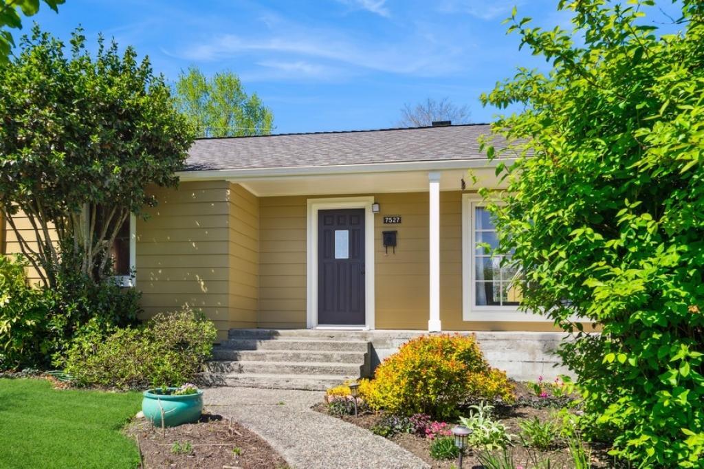 Primary Photo - West Seattle Home - 3 bedrooms