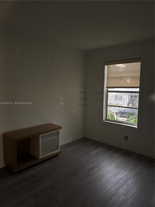 Building Photo - 1320 SW 6th St