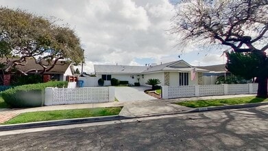 Building Photo - 16402 Birdie Ln