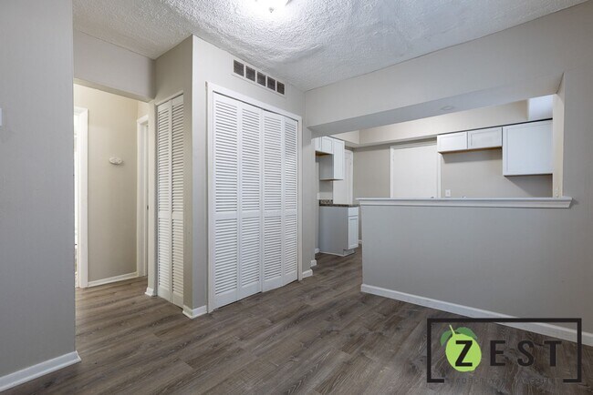 Building Photo - 384 W. ELZA AVENUE HAZEL PARK, MI 48030 2-...