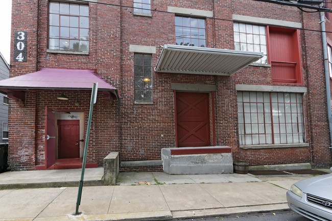 Entrance of Building - 304 Union St