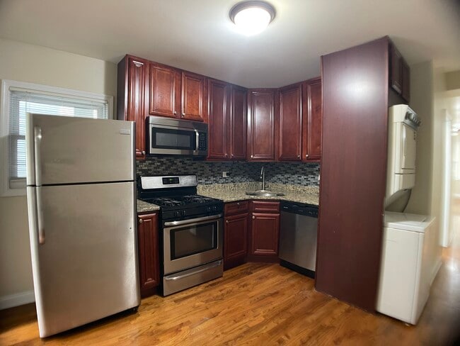 Building Photo - 3572 W Dickens Ave