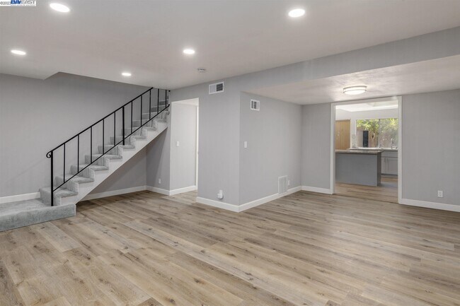 Building Photo - 2386 Lava Dr