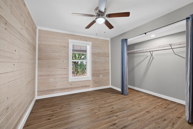Foto del edificio - 1311 Oak St