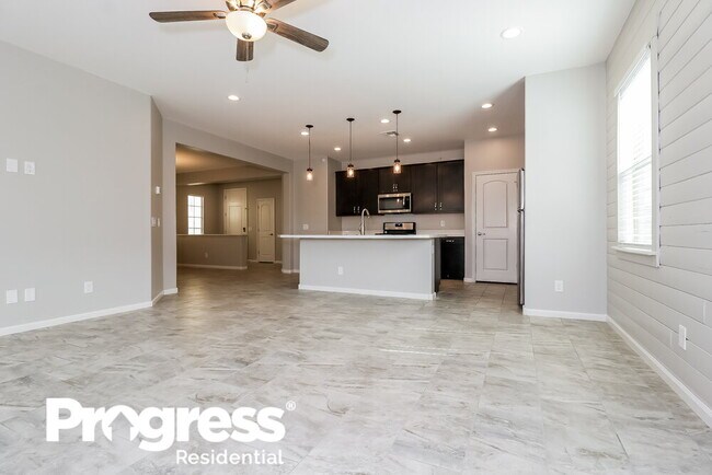 Building Photo - 1008 S 200th Ln
