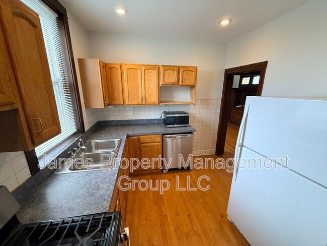Foto del edificio - 2736 W Giddings St