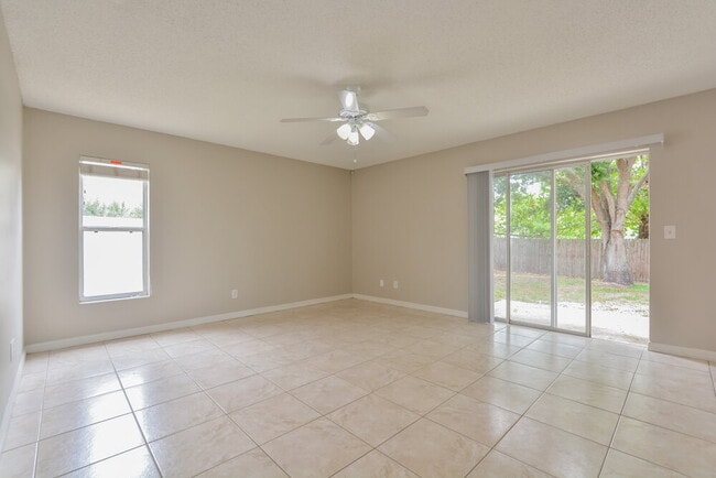 Building Photo - 12020 Woodglen Cir