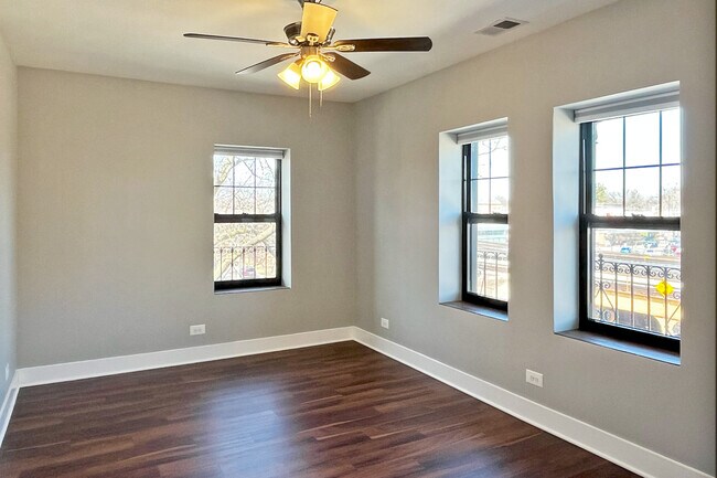 Foto del edificio - 100-112 S. Harvey Ave. and 223-227 South Blvd.