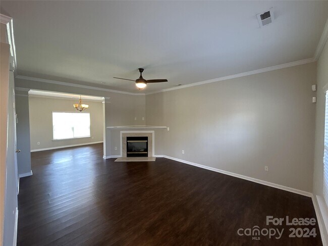 Building Photo - 1419 Ladora Dr