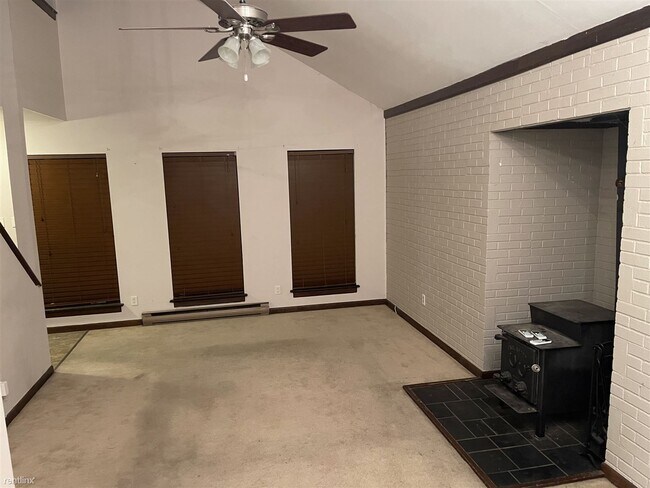 Building Photo - 3 br, 2 bath House - 800 Fahey Circle