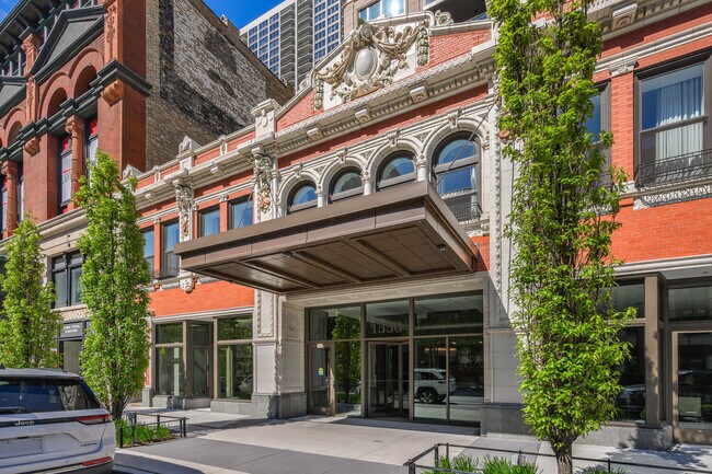 Building Photo - 1550 N Clark St