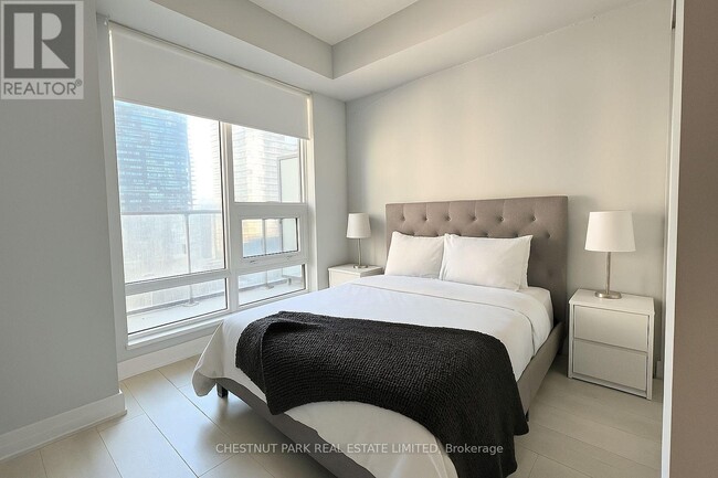 Photo du bâtiment - 2221 Yonge St